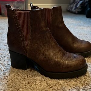 MIA Chelsea boots